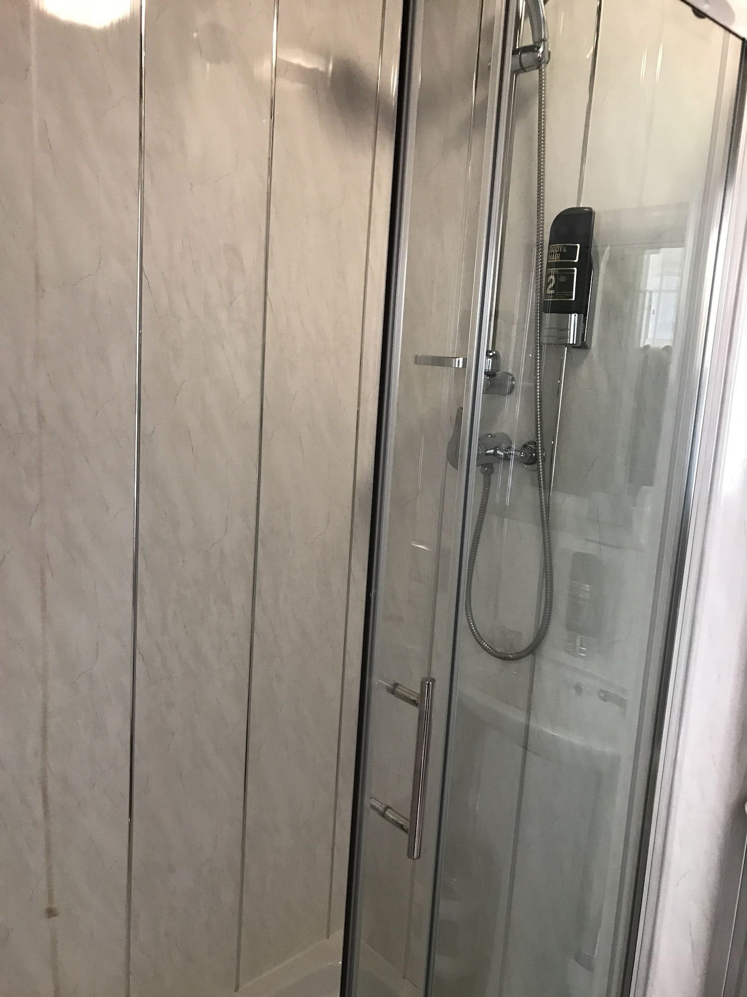 بلاكبول فندق كوينز بلازا المظهر الخارجي الصورة
